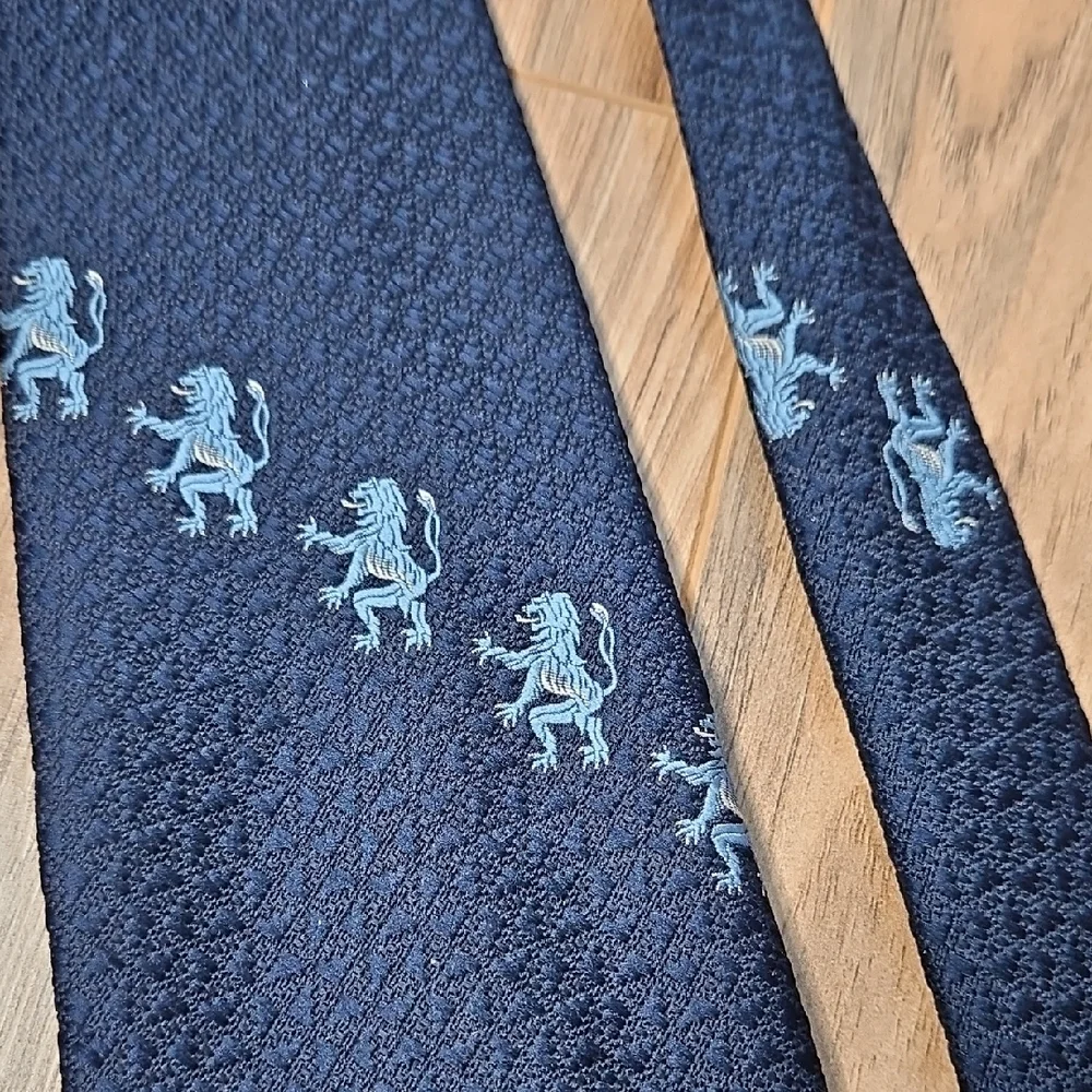Resilio Piggs & Parsons Vintage Navy Blue Lion Patterned Men's Tie